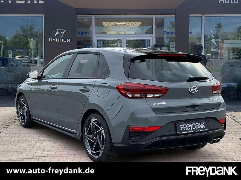 Gebraucht Hyundai i30 140 PS (102 kW) 2025 Shadow grey Limousine