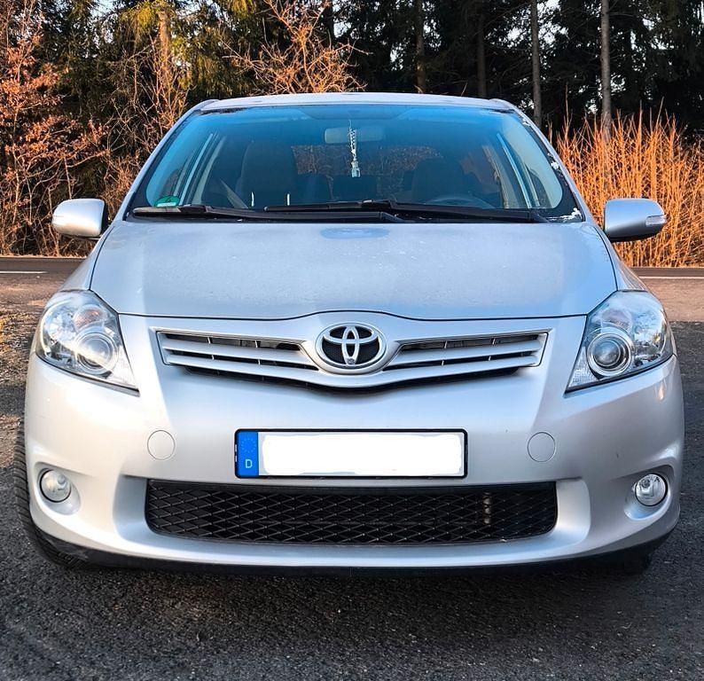 Gebraucht Toyota Auris Club 132 PS (97 kW) 2010 Silber Kleinwagen