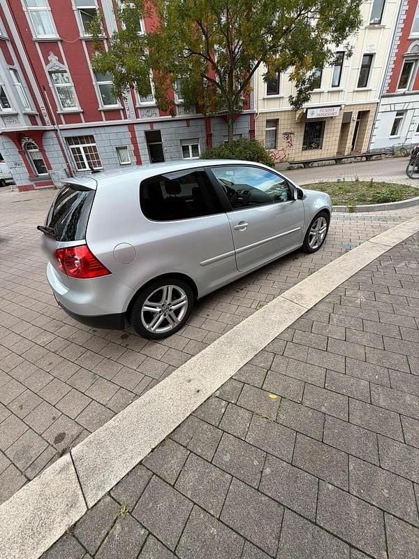 Gebraucht VW Golf 140 PS (102 kW) 2005 Silber Coupé