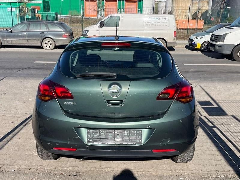 Gebraucht Opel Astra Design Edition 116 PS (85 kW) 2010 Grün Limousine