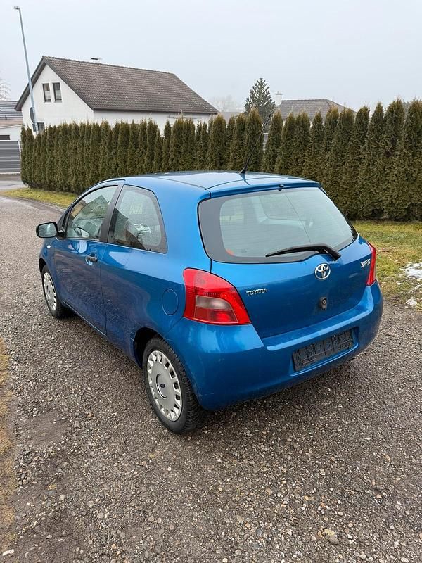 Gebraucht Toyota Yaris 68 PS (50 kW) 2008 Blau Kleinwagen
