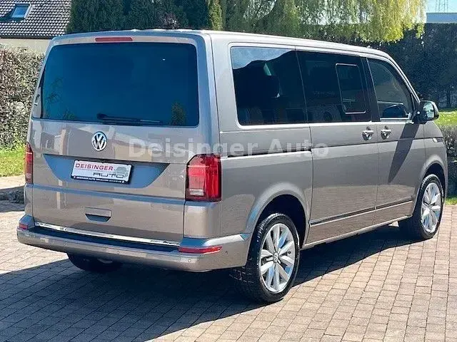 Gebraucht VW Multivan Highline 204 PS (150 kW) 2023 Mojavebeige Van / Kleinbus