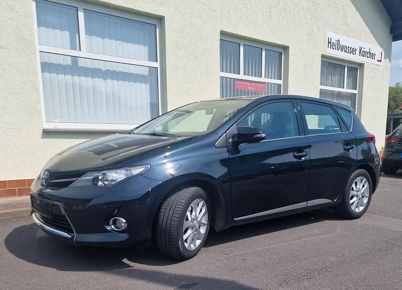 Blau Gebraucht 2014 Toyota Auris Executive Limousine | 11.500 € (Fairer Preis) - Bild 1/4