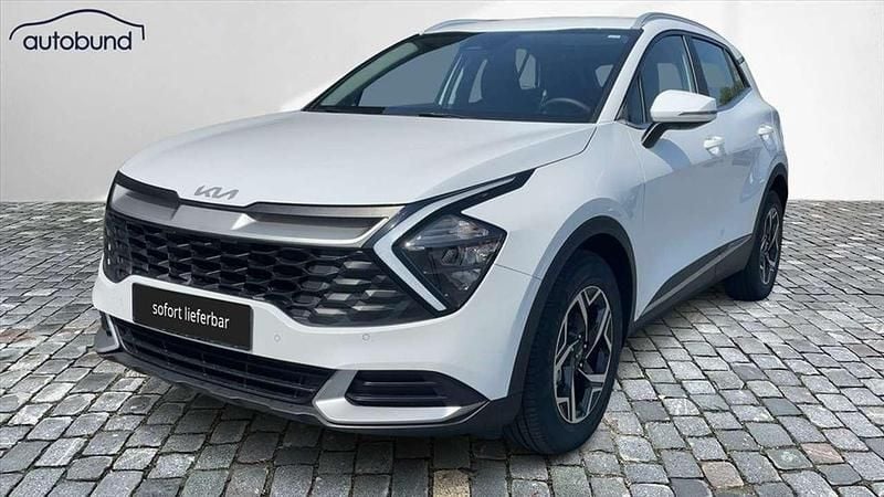 Weiss / deluxeweiss Neu 2025 Kia Sportage Urban SUV | 29.970 € (Fairer Preis) - Bild 1/4