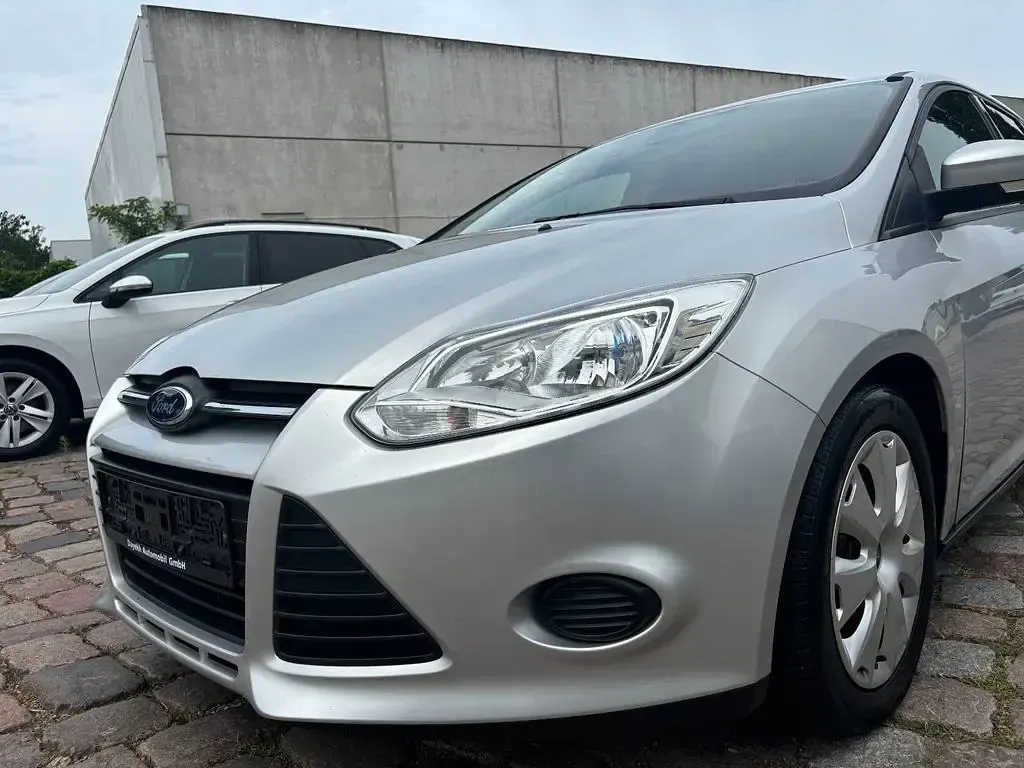 Gebraucht Ford Focus Trend 101 PS (74 kW) 2013 Silber Limousine