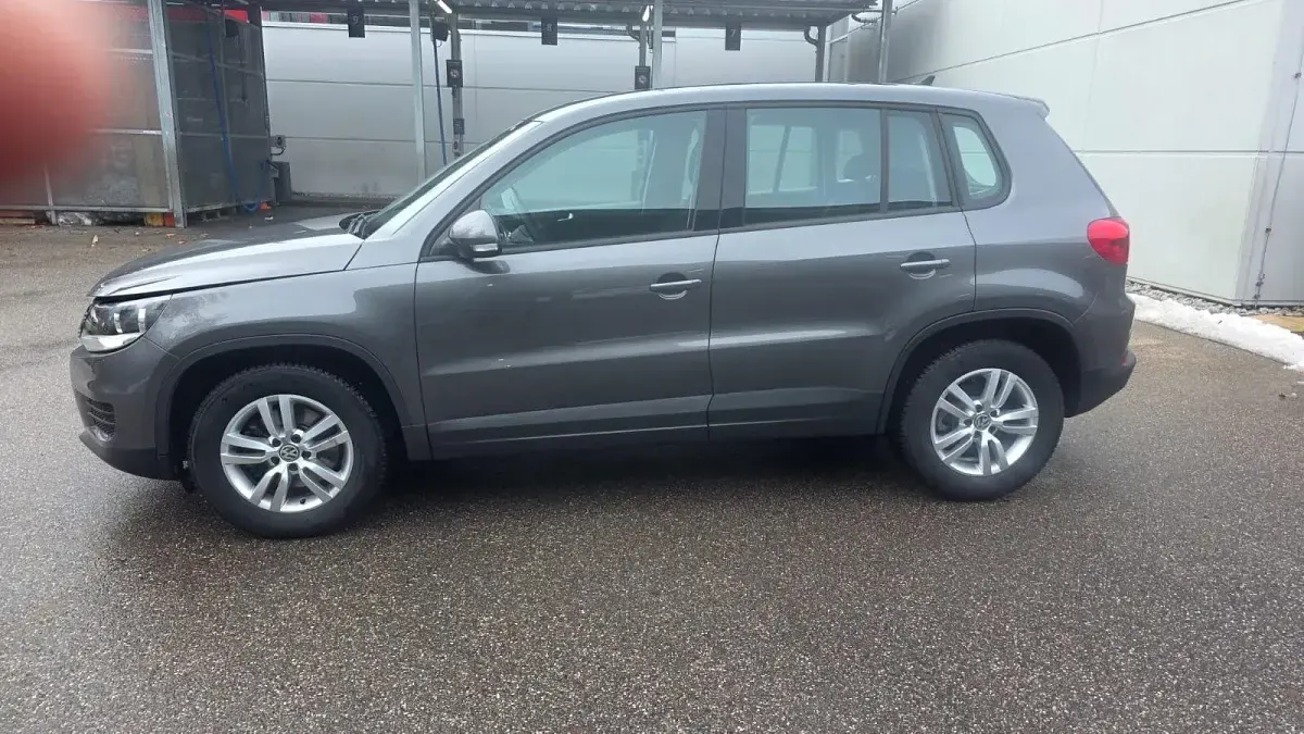 Gebraucht VW Tiguan Trendline 125 PS (91 kW) 2014 Grau SUV