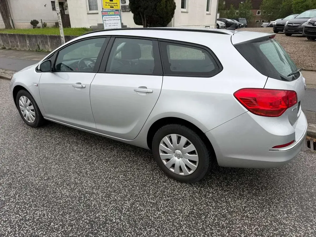 Gebraucht Opel Astra Edition 140 PS (102 kW) 2015 Other Kombi
