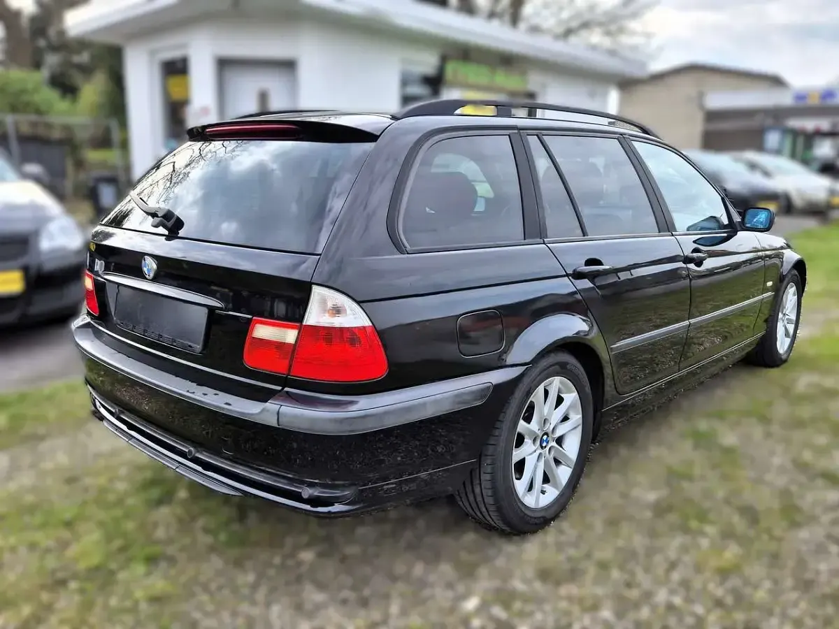 Gebraucht BMW 320 170 PS (125 kW) 2001 Schwarz Kombi