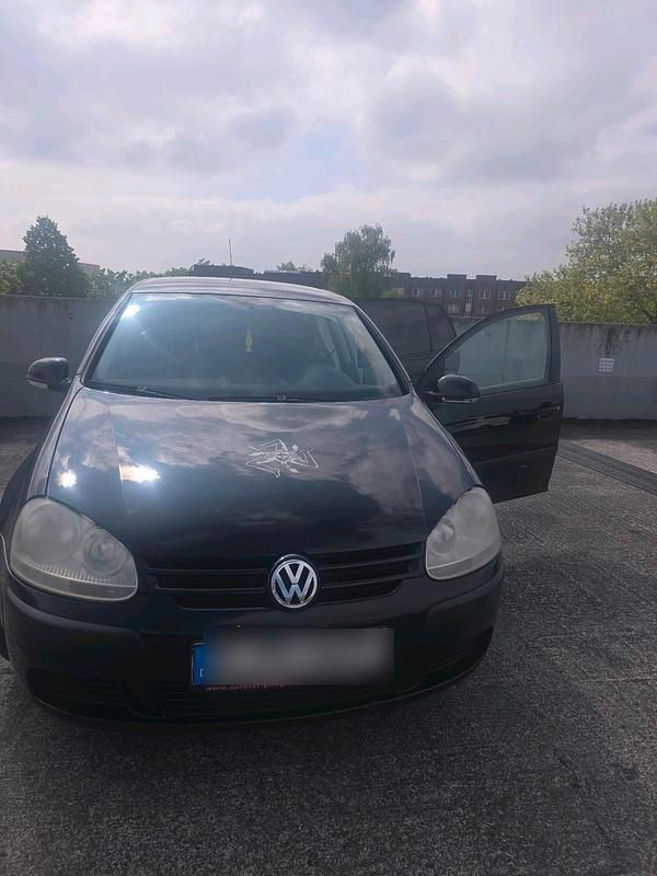 Schwarz Gebraucht 2005 VW Golf V Limousine | 2.000 € (Etwas zu teuer) - Bild 1/4