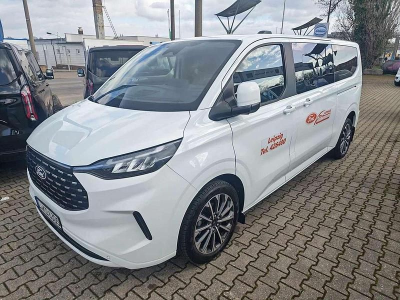 Gebraucht Ford Tourneo Titanium 150 PS (110 kW) 2025 Frostweiß Van / Kleinbus