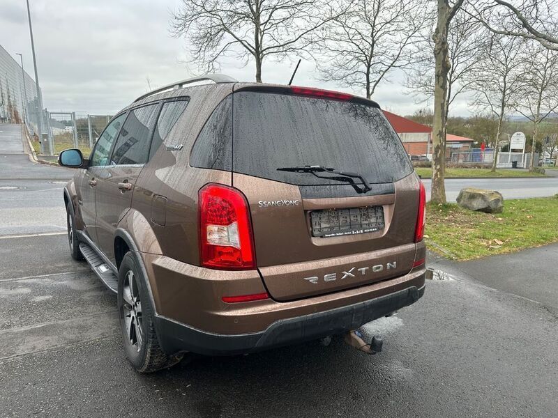 Gebraucht SsangYong Rexton Sapphire 155 PS (114 kW) 2015 Gold SUV
