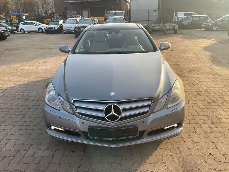 Gebraucht Mercedes E250 204 PS (150 kW) 2009 Silber Coupé