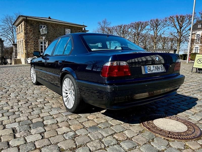 Blau Gebraucht 1998 BMW 740 Limousine | 16.500 € (Teuer) - Bild 1/4