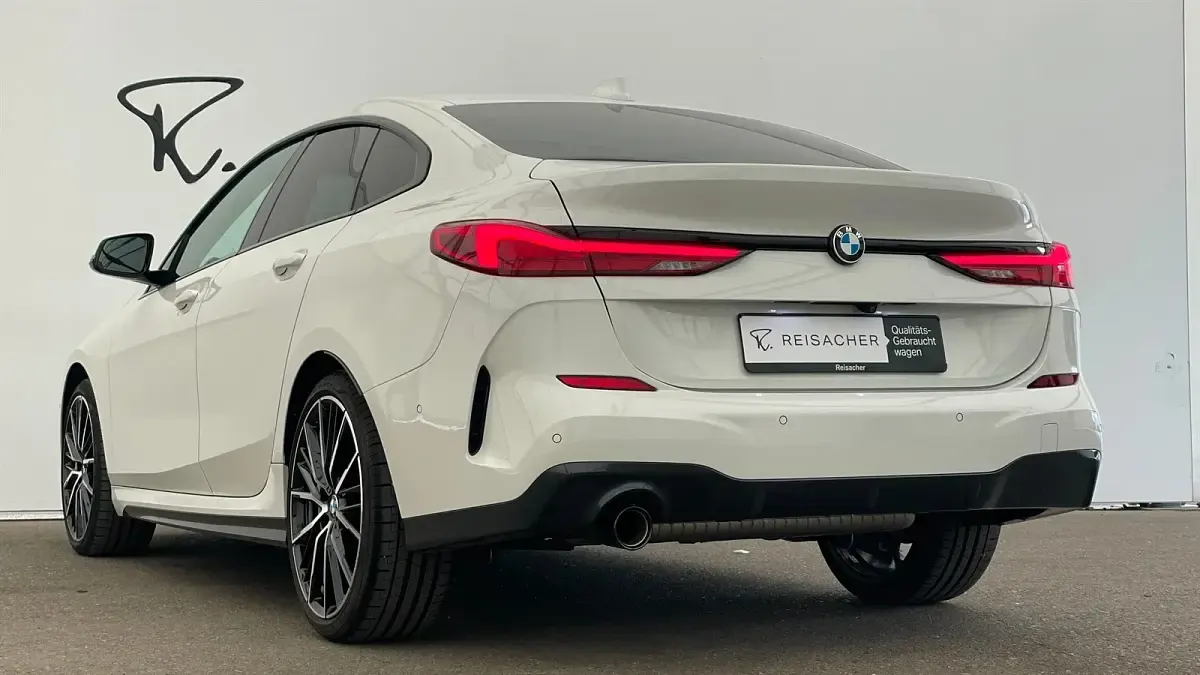 Gebraucht BMW 218 M Sport 136 PS (100 kW) 2023 Alpinweiß uni Coupé