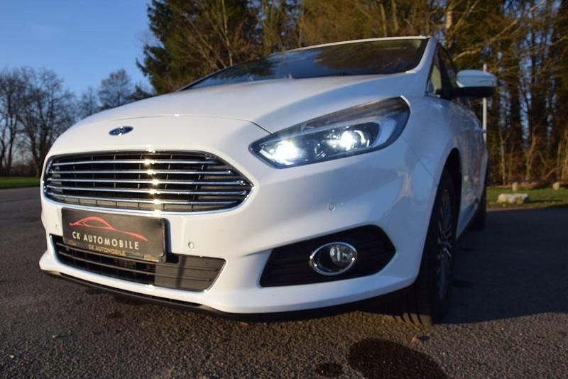 Gebraucht Ford S-MAX Titanium 241 PS (177 kW) 2019 Weiß Van / Kleinbus