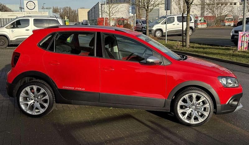 Gebraucht VW Polo Cross 110 PS (80 kW) 2016 Flashrot Kleinwagen
