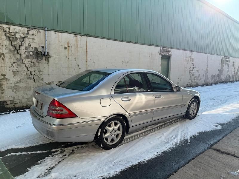 Second-hand Mercedes C180 143 CP (105 kW) 2003 Argintiu Berlinǎ