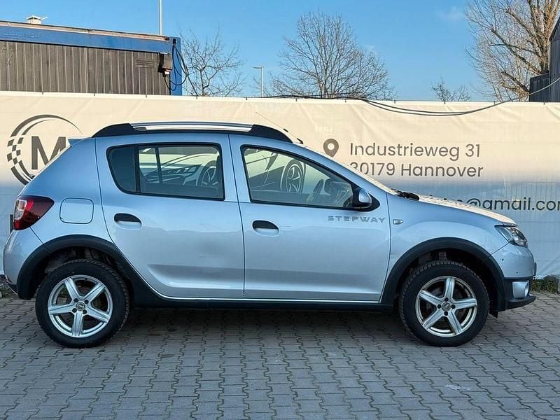 Gebraucht Dacia Sandero Prestige 90 PS (66 kW) 2014 Silber Limousine