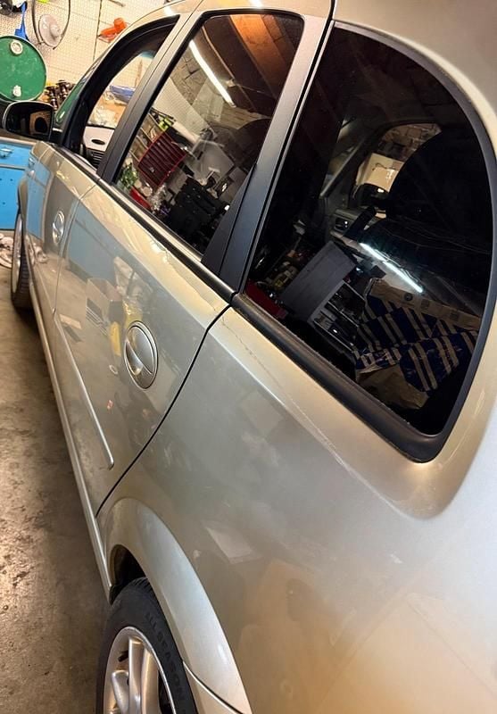 Gebraucht Opel Meriva 105 PS (77 kW) 2009 Andere farben Van / Kleinbus