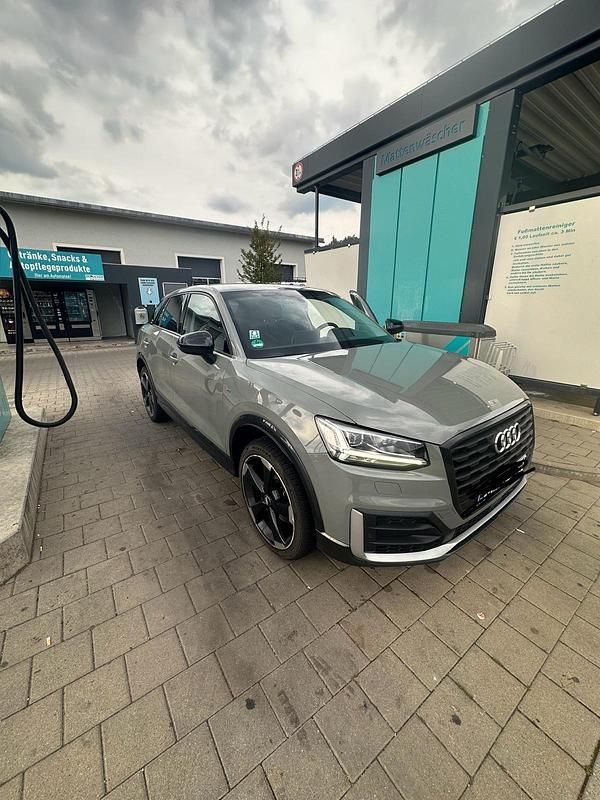 Grau Gebraucht 2017 Audi Q2 Design SUV | 20.000 € (Etwas zu teuer) - Bild 1/4