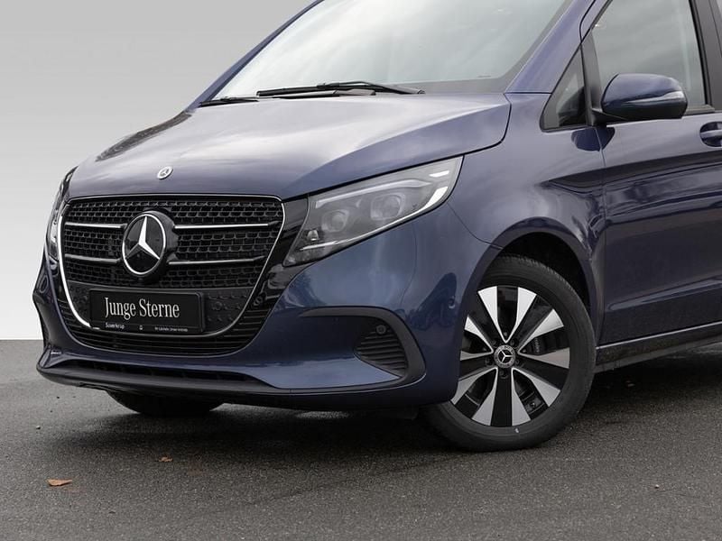 Gebraucht Mercedes V250 Style 190 PS (139 kW) 2024 Blau Van / Kleinbus