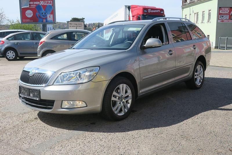 Gebraucht Skoda Octavia Ambition 105 PS (77 kW) 2012 Beige Kombi