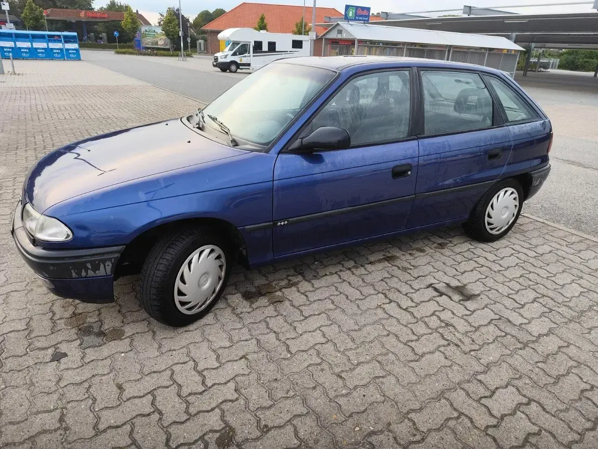 Gebraucht Opel Astra 71 PS (52 kW) 1995 Blau Limousine