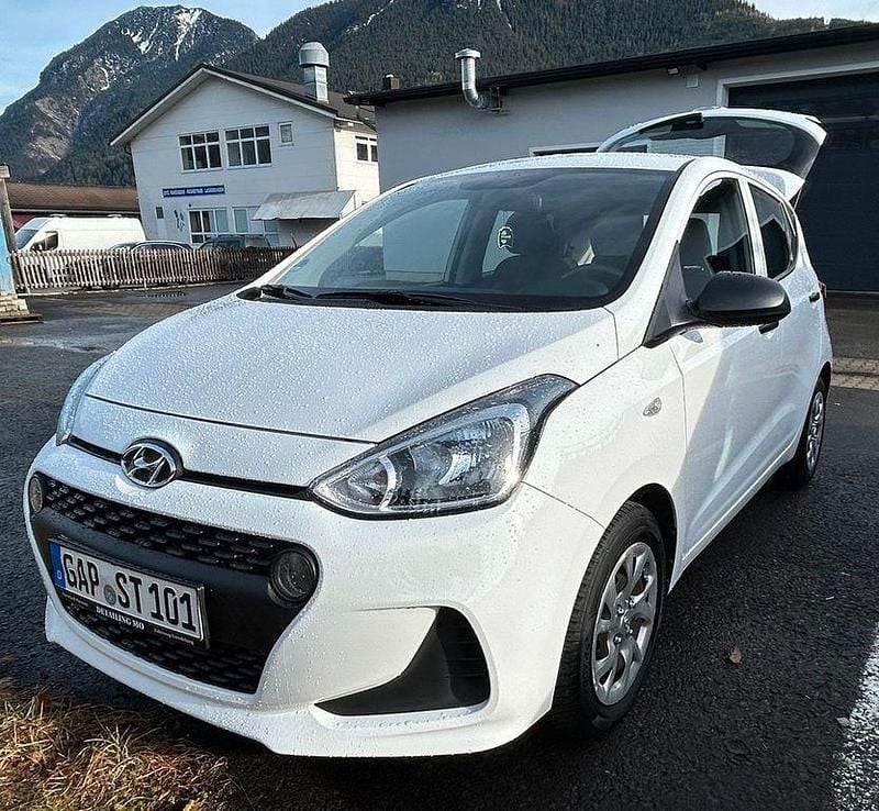 Weiß Gebraucht 2019 Hyundai i10 Trend Kleinwagen | 8.450 € (Guter Preis) - Bild 1/4