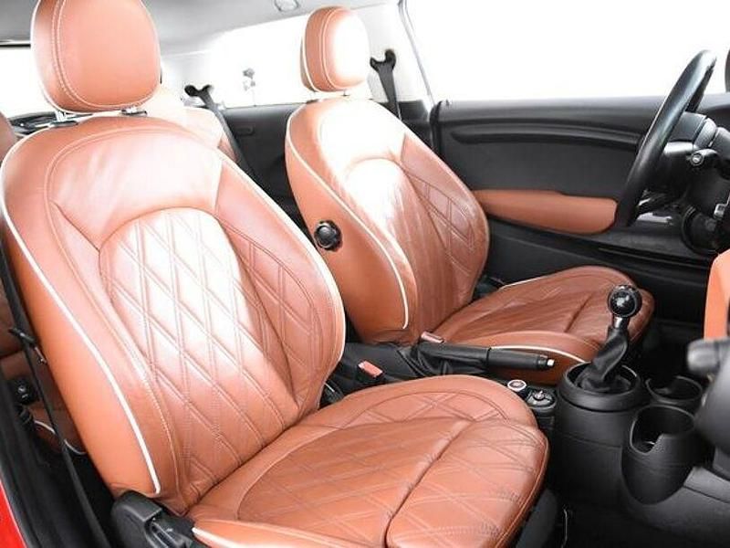 Gebraucht Mini Cooper 136 PS (100 kW) 2019 Rot Kleinwagen