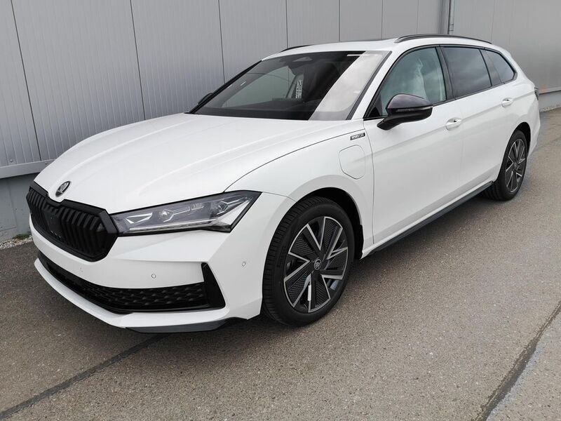 Purewhite Neu 2025 Skoda Superb SportLine Kombi | 47.990 € (Fairer Preis) - Bild 1/4