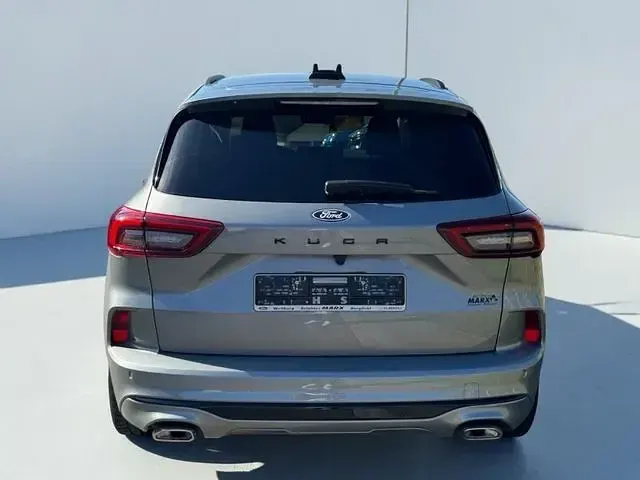 Usado Ford Kuga ST-Line 186 HP (136 kW) 2024 Prateado SUV