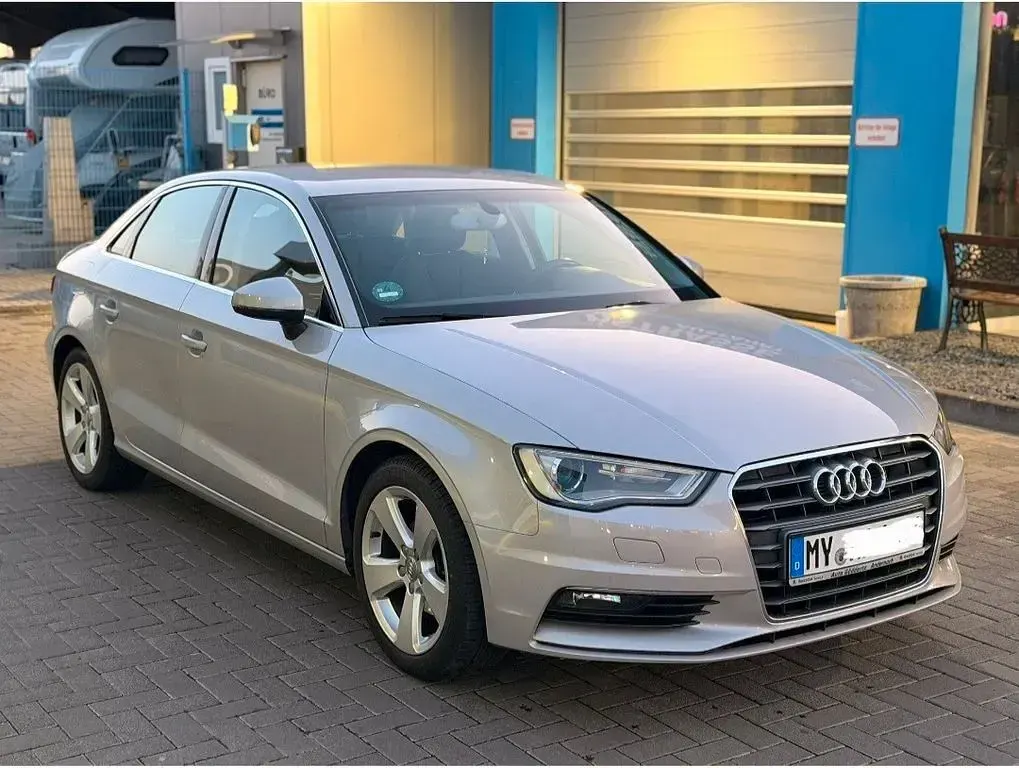 Używany Audi A3 Sport 150 KM (110 kW) 2014 Szary Sedan/Limuzyna