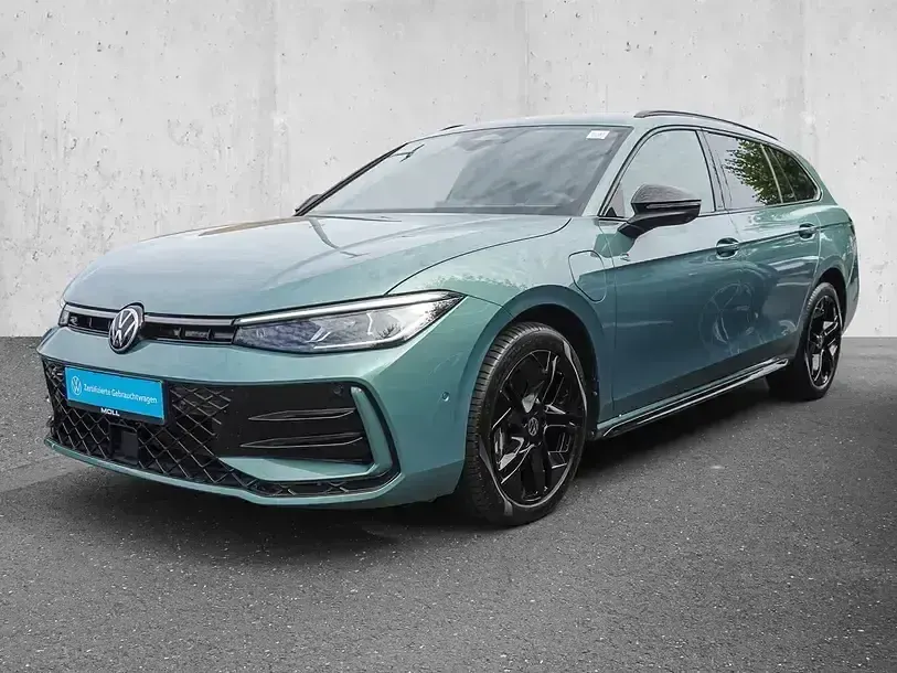 Gebraucht VW Passat R-line 177 PS (130 kW) 2025 Grün Kombi