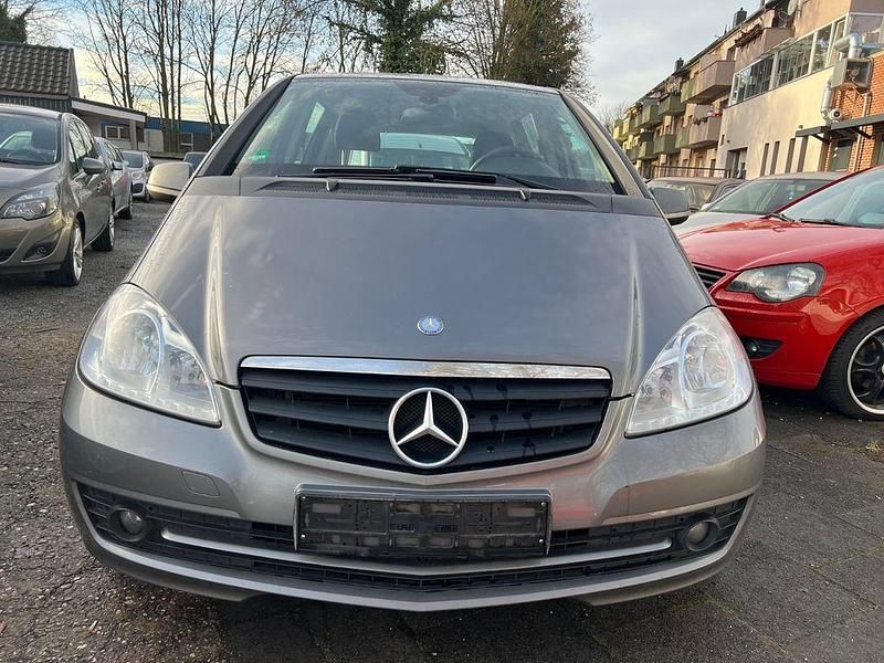 Grau Gebraucht 2010 Mercedes A160 Limousine | 2.990 € (Guter Preis) - Bild 1/4