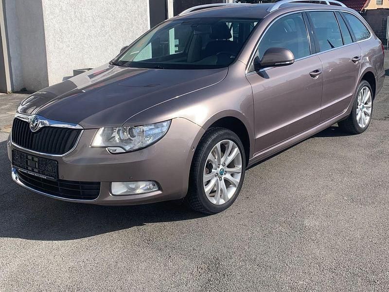 Violet Gebraucht 2011 Skoda Superb Ambition Kombi | 6.999 € (Guter Preis) - Bild 1/4