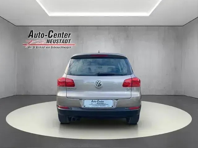 Gebraucht VW Tiguan Trendline 122 PS (89 kW) 2016 Titanium beige SUV