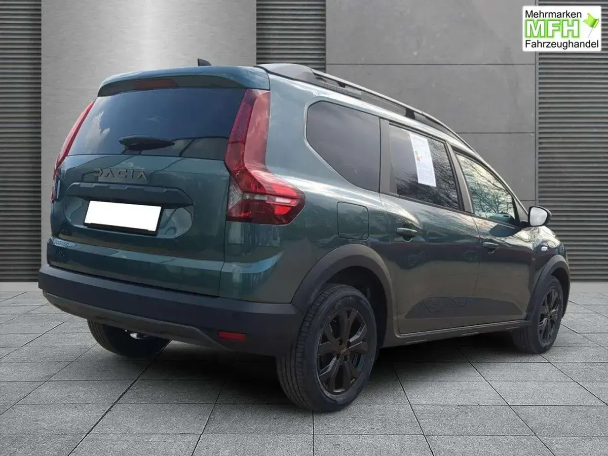 Neu Dacia Jogger Extreme 110 PS (80 kW) 2025 Zedergrün Van / Kleinbus