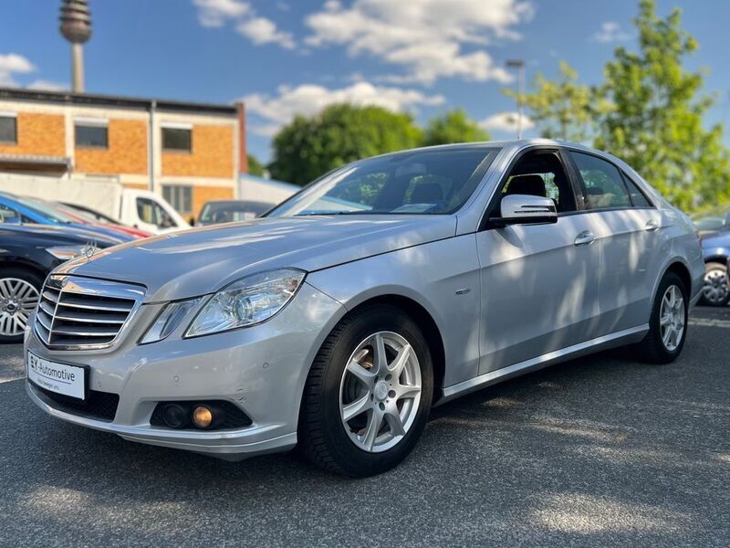 Silber Gebraucht 2010 Mercedes E200 Limousine | 5.990 € (Superpreis) - Bild 1/4