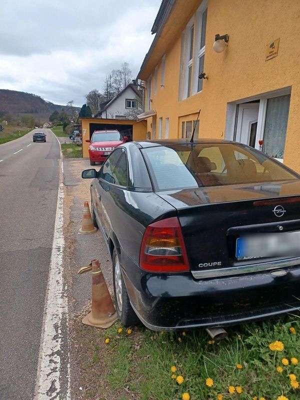 Second-hand Opel Astra 125 CP (91 kW) 2004 Negru Coupe
