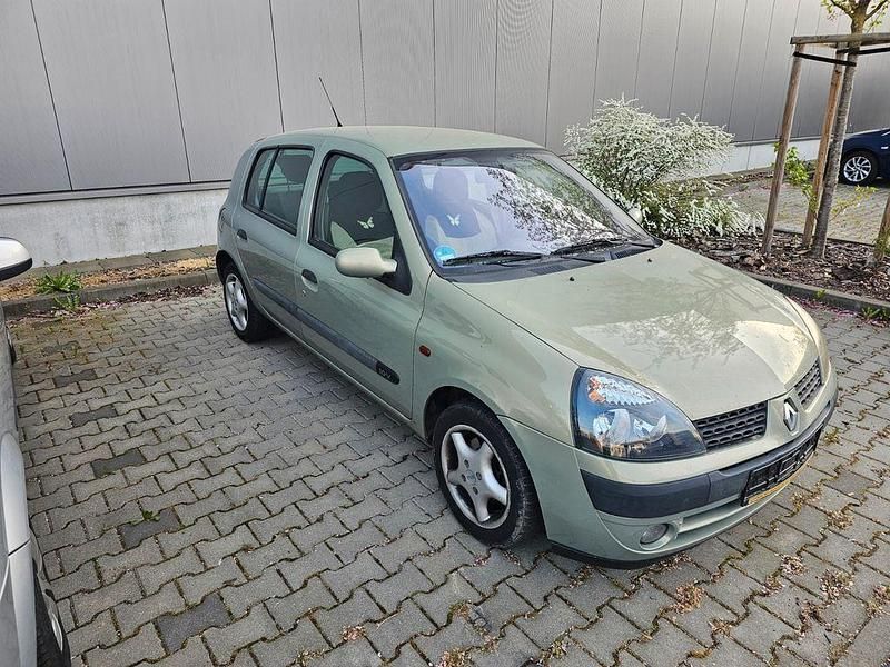 Second-hand Renault Clio II 75 CP (55 kW) 2001 Bej Berlinǎ
