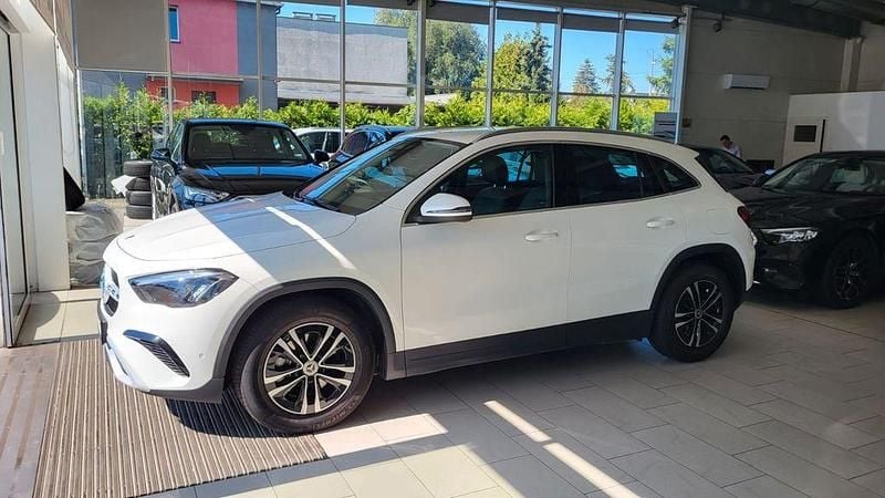 Weiß Gebraucht 2025 Mercedes GLA200 SUV | 36.500 € (Superpreis) - Bild 1/4