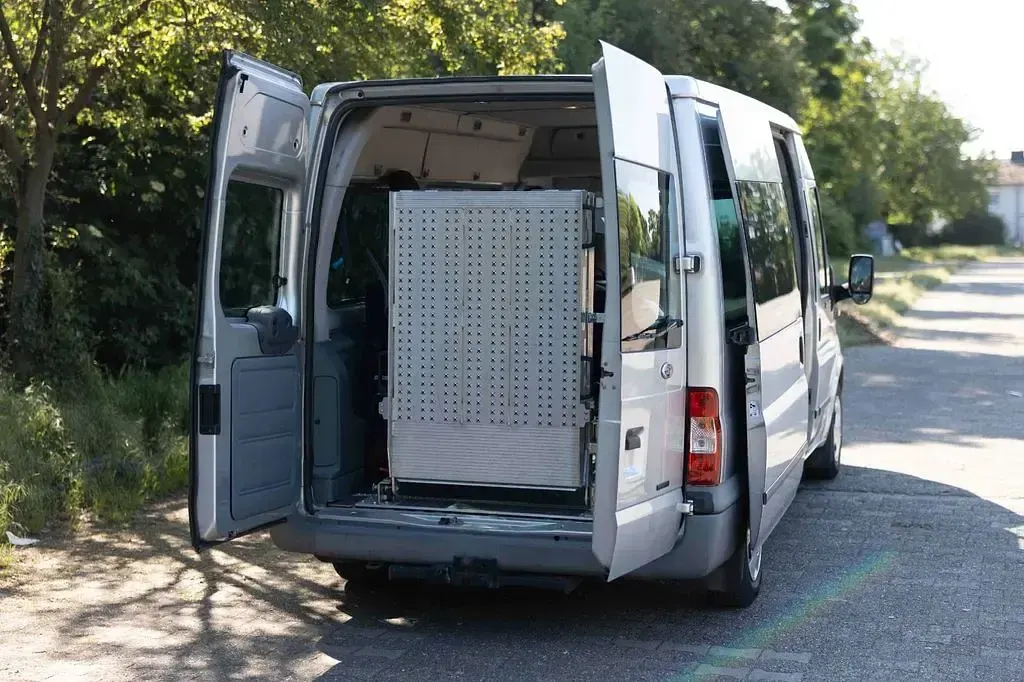 Gebraucht Ford Transit 110 PS (80 kW) 2009 Silber Van / Kleinbus