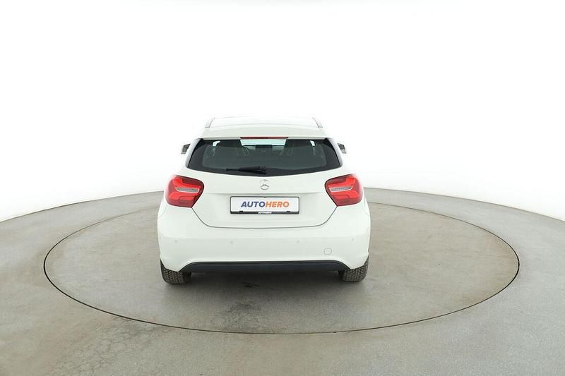 Gebraucht Mercedes A180 Style 122 PS (89 kW) 2017 Weiß Limousine