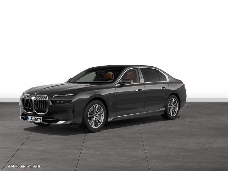 Sophistograu brillanteffekt metallic Gebraucht 2024 BMW 750e Comfort Edition Limousine | 93.404 € (Superpreis) - Bild 1/4