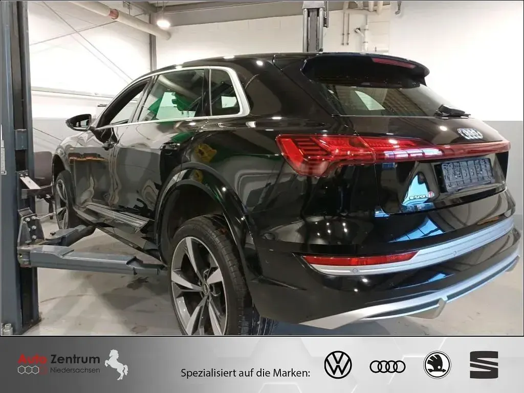 Gebraucht Audi e-tron Design 369 kW (503 PS) 2023 Brilliant black SUV