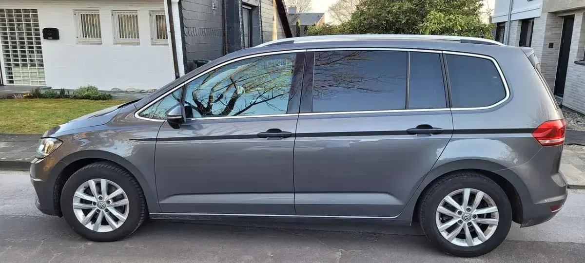 Gebraucht VW Touran Highline 150 PS (110 kW) 2016 Grau Van / Kleinbus