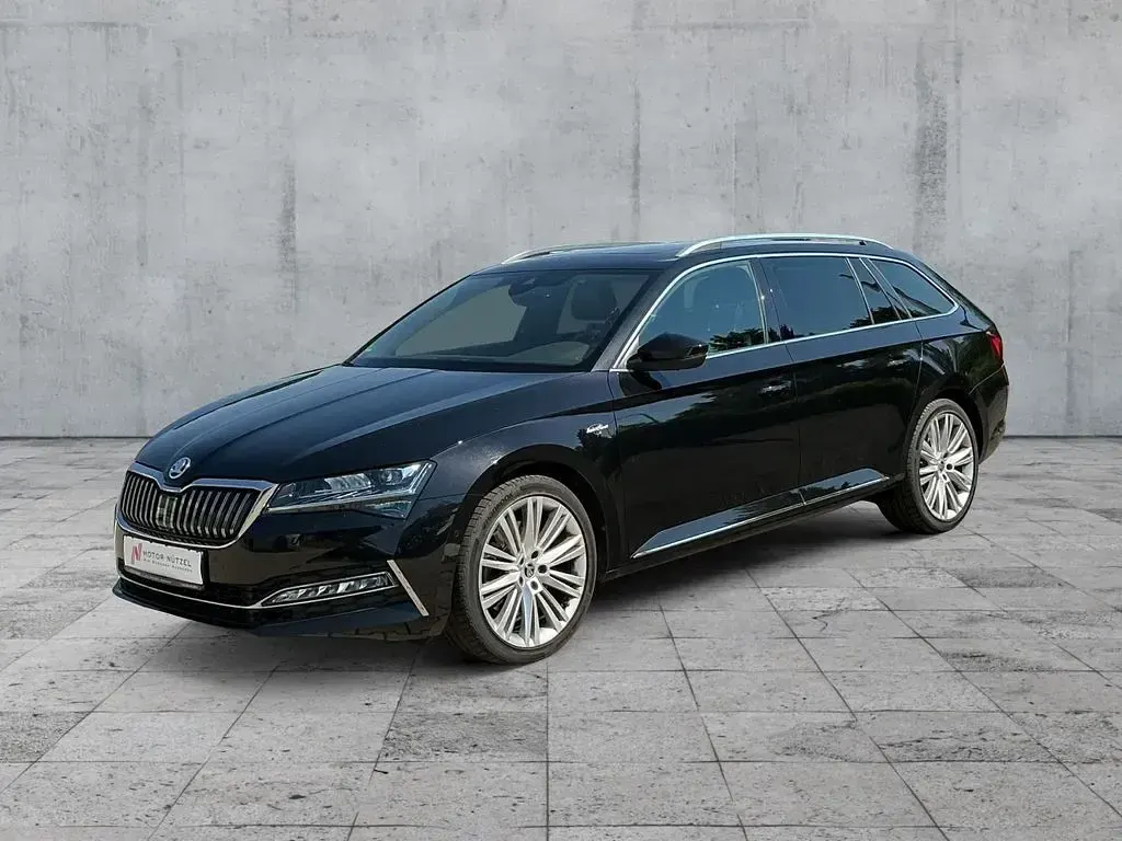 Gebraucht Skoda Superb LAURIN & KLEMENT 280 PS (205 kW) 2023 Schwarzmagic perleffekt Kombi