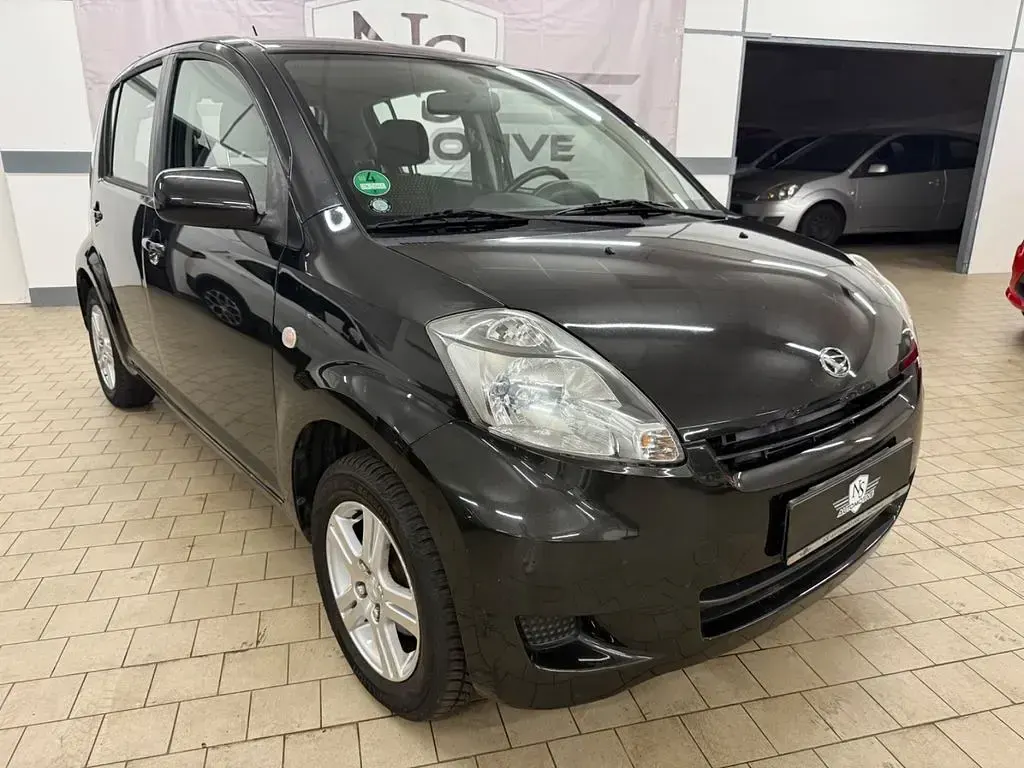 Gebraucht Daihatsu Sirion 91 PS (66 kW) 2008 Schwarz Kleinwagen