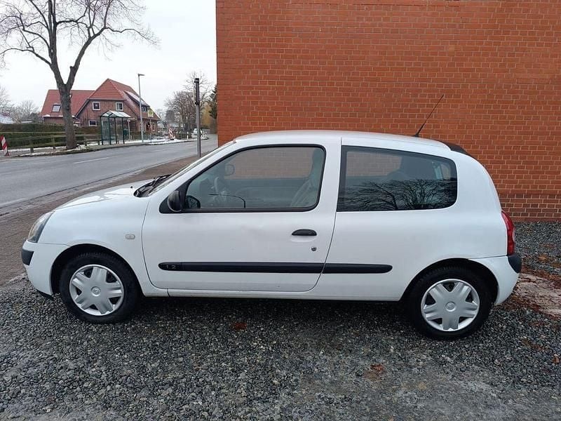Gebraucht Renault Clio II 58 PS (42 kW) 2005 Weiß Limousine