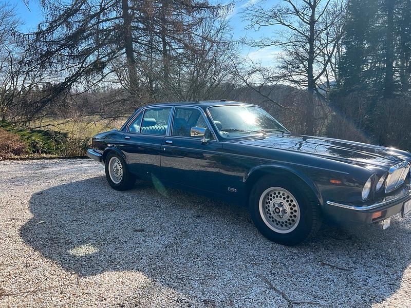 Gebraucht Jaguar XJ12 264 PS (194 kW) 1991 Blau Limousine